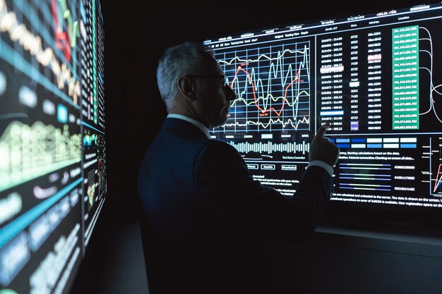 Como Economizar Dinheiro em 2025: Dicas Práticas para Começar a Poupar Agora | Reprodução: Freepik